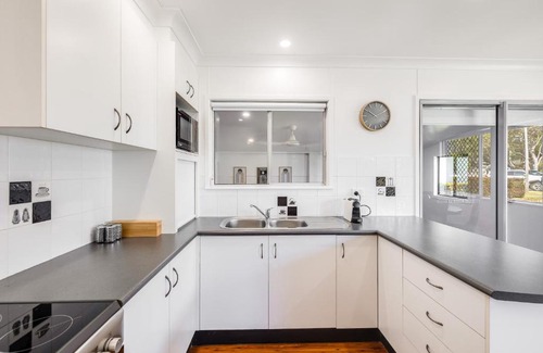 East Toowoomba Casa | Eastside Haven - Central & Convenient!