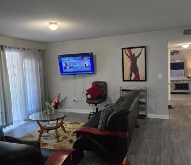 Norcross Apartamento | Easy Access 2beds,1bt luxury kingbed with pool sleeps 4