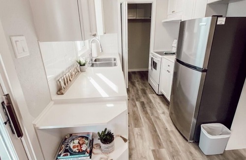 South Lethbridge Casa | Easy Access Full Duplex - Sleeps 12