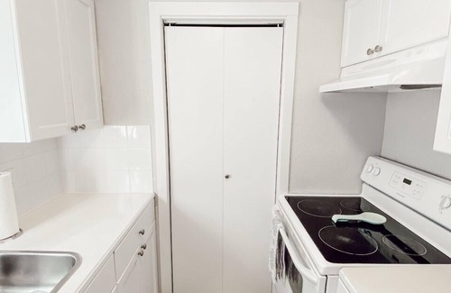 South Lethbridge Casa | Easy Access Full Duplex - Sleeps 12