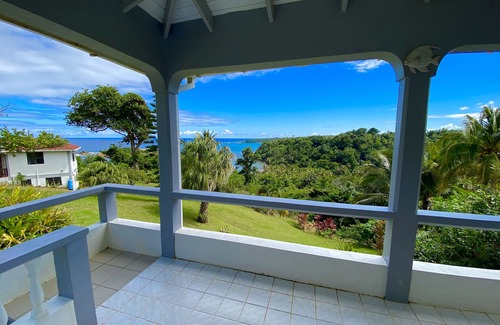 Calibishie Cabaña | Cabañas Sea Cliff # 1. Perfecto para dos personas y viene con una vista increíble.