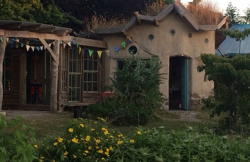 Whitegate Alquiler De RV | Eco Glamping immersed in nature, ideal for family holidays andromantic getaways!