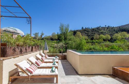 Olargues Hotel | Ecole Olargues - Chambres & restaurant - Teritoria