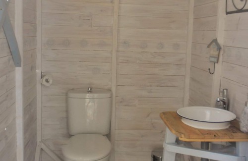 Yatova Casa | Camping de lujo de refugio ecológico de montaña en caravana vintage.