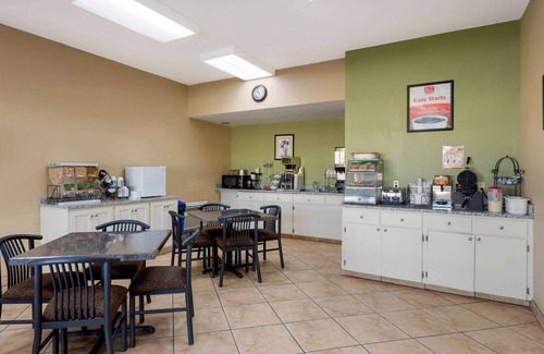 Belton Hotel | Econo Lodge Belton - Kansas City South