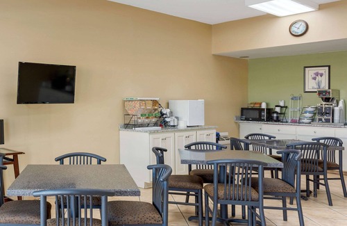 Belton Hotel | Econo Lodge Belton - Kansas City South