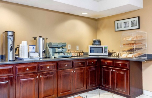 Burlington Hotel | Econo Lodge Burlington I-40