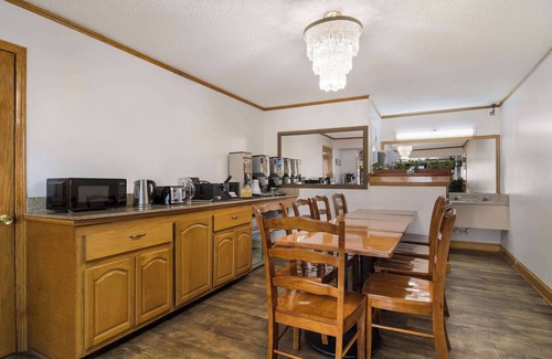 Calhoun Hotel | Econo Lodge Calhoun North Damascus