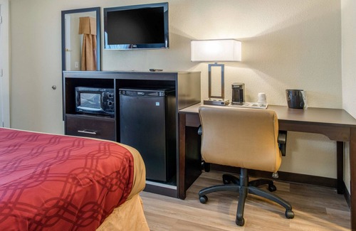 Freeport Hotel | Econo Lodge Freeport - Brunswick Area