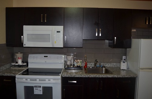 Medicine Hat Hotel | Econo Lodge Inn & Suites