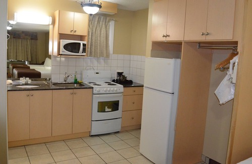 Medicine Hat Hotel | Econo Lodge Inn & Suites