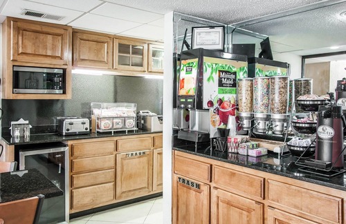 Ellendale Hotel | Econo Lodge Inn & Suites Memphis East