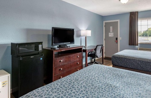Sandusky South Hotel | Econo Lodge Inn & Suites Sandusky South