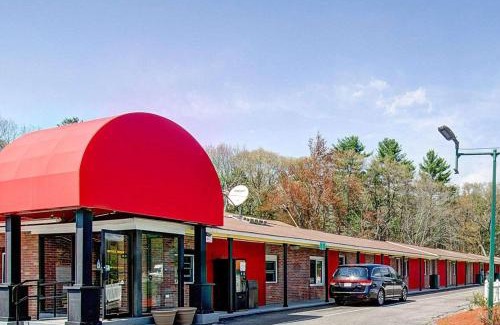 Sharon Cabina | Econo Lodge Sharon - Foxborough