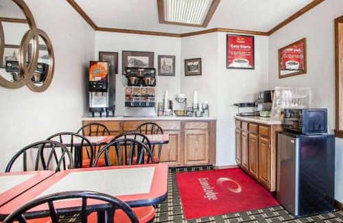 Cameron Cabina | Econo Lodge