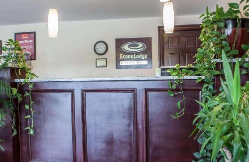 Newton Cabina | Econo Lodge