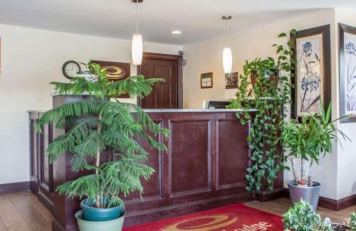 Newton Cabina | Econo Lodge