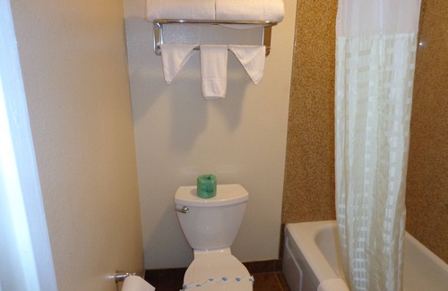 Warren Hotel | Economy Inn Express Warren