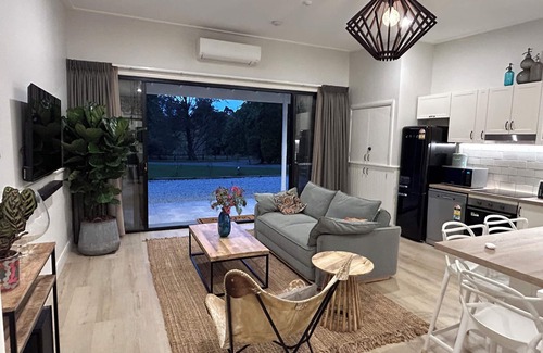 Bellingen Otro | EcoShed - Private Riverfront Getaway. Eco-friendly, pet friendly, close to town