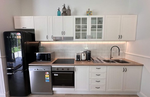 Bellingen Otro | EcoShed - Private Riverfront Getaway. Eco-friendly, pet friendly, close to town