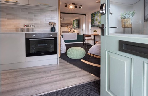 Kendal Apartamento | Eden Escape - Comfy Apartment Quiet Neighbourhood