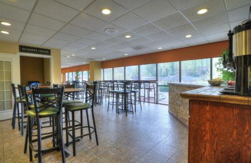 Gatlinburg Hotel | Edgewater Hotel and Conference Center