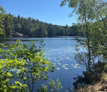 Tyreso Casa | Eget hus i Tyresö Trollbäcken, kanoter ingår.