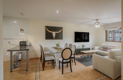 Villanueva de Avila Casa | El Encanto del Alberche 'Casa 3' con vistas a la montaña, piscina compartida y Wi-Fi