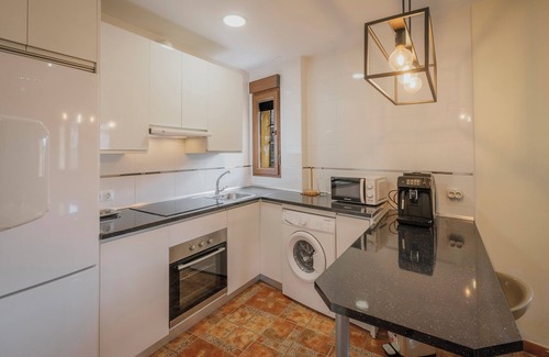 Villanueva de Avila Casa | El Encanto del Alberche, 'Casa 6' con vistas a la montaña, piscina compartida y Wi-Fi