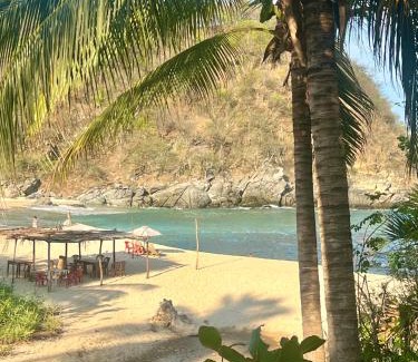 Arroyo Cruz Casa | El nido en la playa con alberca y acceso directo a la bahia de Casa Pauline