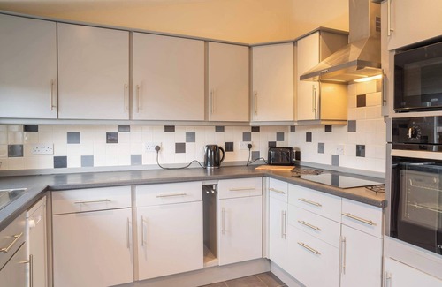 Storwood Cabina | Elcky’s Lodge – Chic Summer Escape with Hot Tub