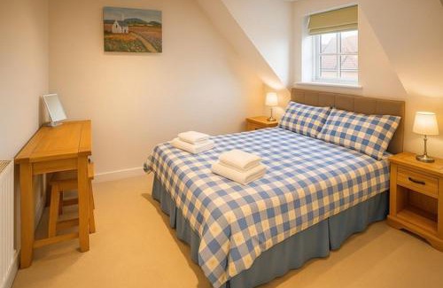 Thirsk Casa | Elegant 2BD Townhouse in Thirsk: Cozy & Stylish