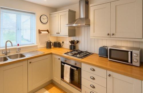 Thirsk Casa | Elegant 2BD Townhouse in Thirsk: Cozy & Stylish