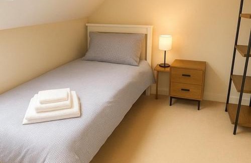 Thirsk Casa | Elegant 2BD Townhouse in Thirsk: Cozy & Stylish