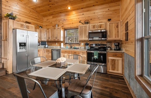 Marble Falls Cabina | NUEVA cabina con bañera de hidromasaje para 2 personas en Master, chimenea. Cerca del río búfalo