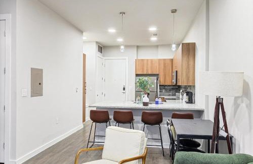 Fort Worth Apartamento | Elegant Downtown 1BD Condo with Pool & Gym