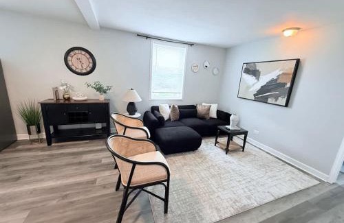 Oak Park Apartamento | Elegant & Elevated 4BD 2 BA