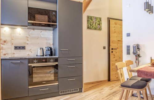 Weisspriach Apartamento | Elegant flat with sauna and ski-in/ski-out