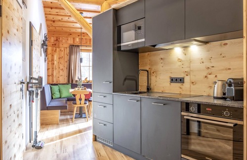 Weisspriach Apartamento | Elegant flat with sauna and ski-in/ski-out