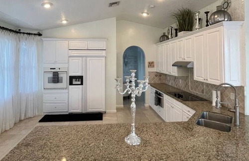 Coral Springs Casa | Elegant home private pool private patio bar with TV on lake