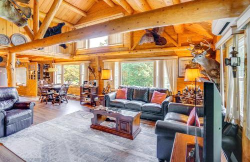 Glendale Casa | Elegant Hudson Valley Retreat with Hot Tub and Pond