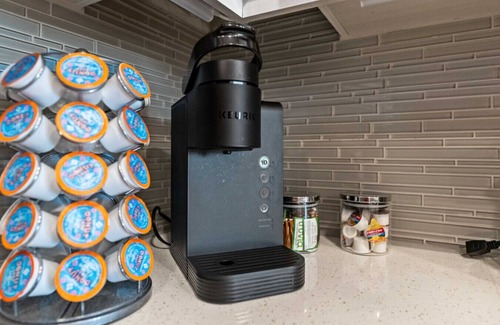 Fort Worth Apartamento | Elegant King Bed Apt w/ Pool + Gym + Free Parking