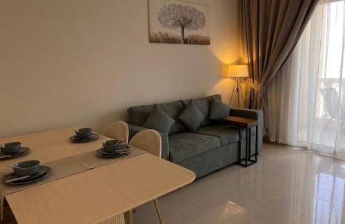 Al Hamra Village Apartamento | Elegant One-bedroom apartment in Al Hamrah village
