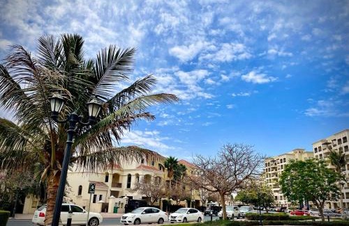 Al Hamra Village Apartamento | Elegant One-bedroom apartment in Al Hamrah village