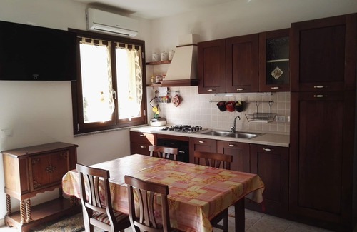 Giba Apartamento | Elegante apartamento en el suroeste de Sardegna cerca de Porto Pino IUN 5434