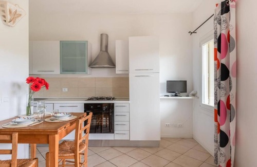 Baja Sardinia Apartamento | Elegant Residence Ea Bianca Studio Sleeps 2 Num0604