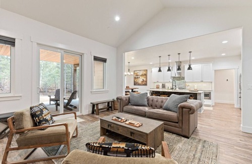 Clinton Casa | Elegant Rock Creek Abode