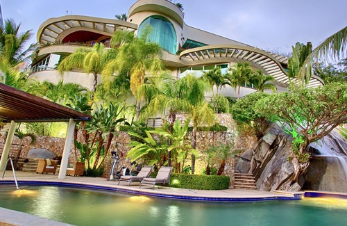 Boca de Tomatlán Villa | Elegant Suite With Beach View