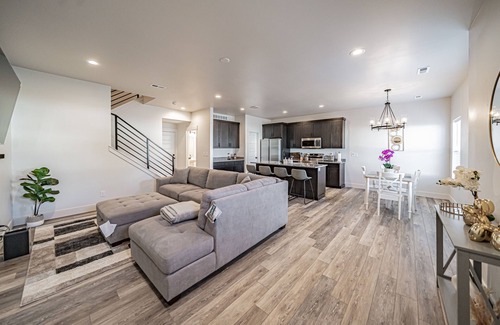 Ammon Casa | Elegant Townhouse in Ammon, Idaho