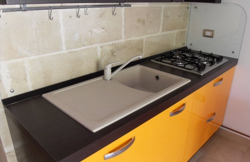 Santa Maria al Bagno Villa | Elegante villa en tres niveles más terraza con vista al mar.